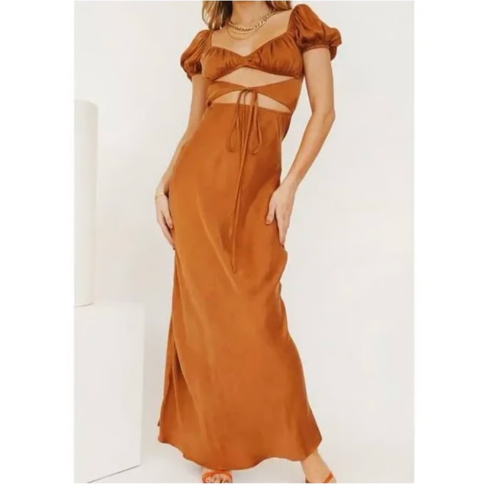 Chic Tan Midi Dress with Cutout Design - Picture 3 of 3